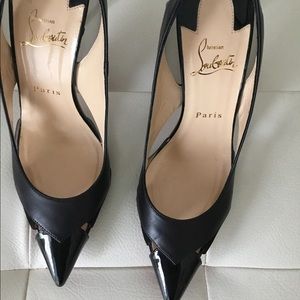 38 1/2 but fits like 37 1/2